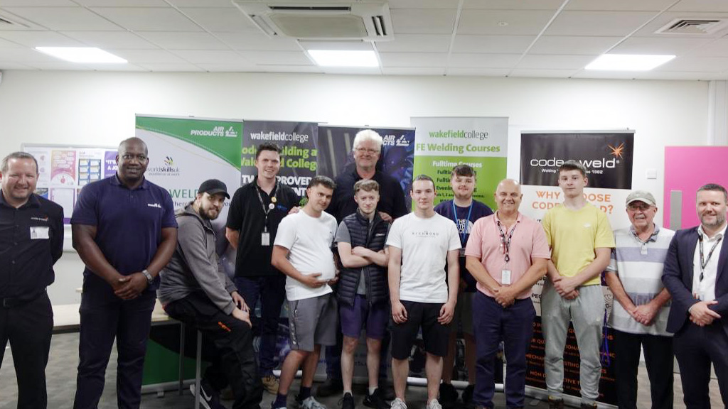 Presentation of certificates to students 