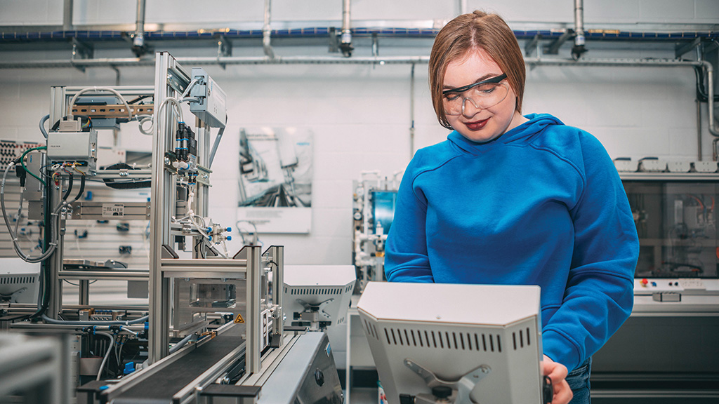 Student inside the Selby College Institute of Technology centre